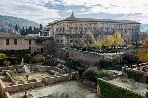 Granada 021 - La Alhambra - palacios Nazaries y palacio de Carlos V.jpg